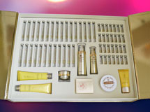 藍(lán)妮爾·皇室奢華盈耀炫白理膚2